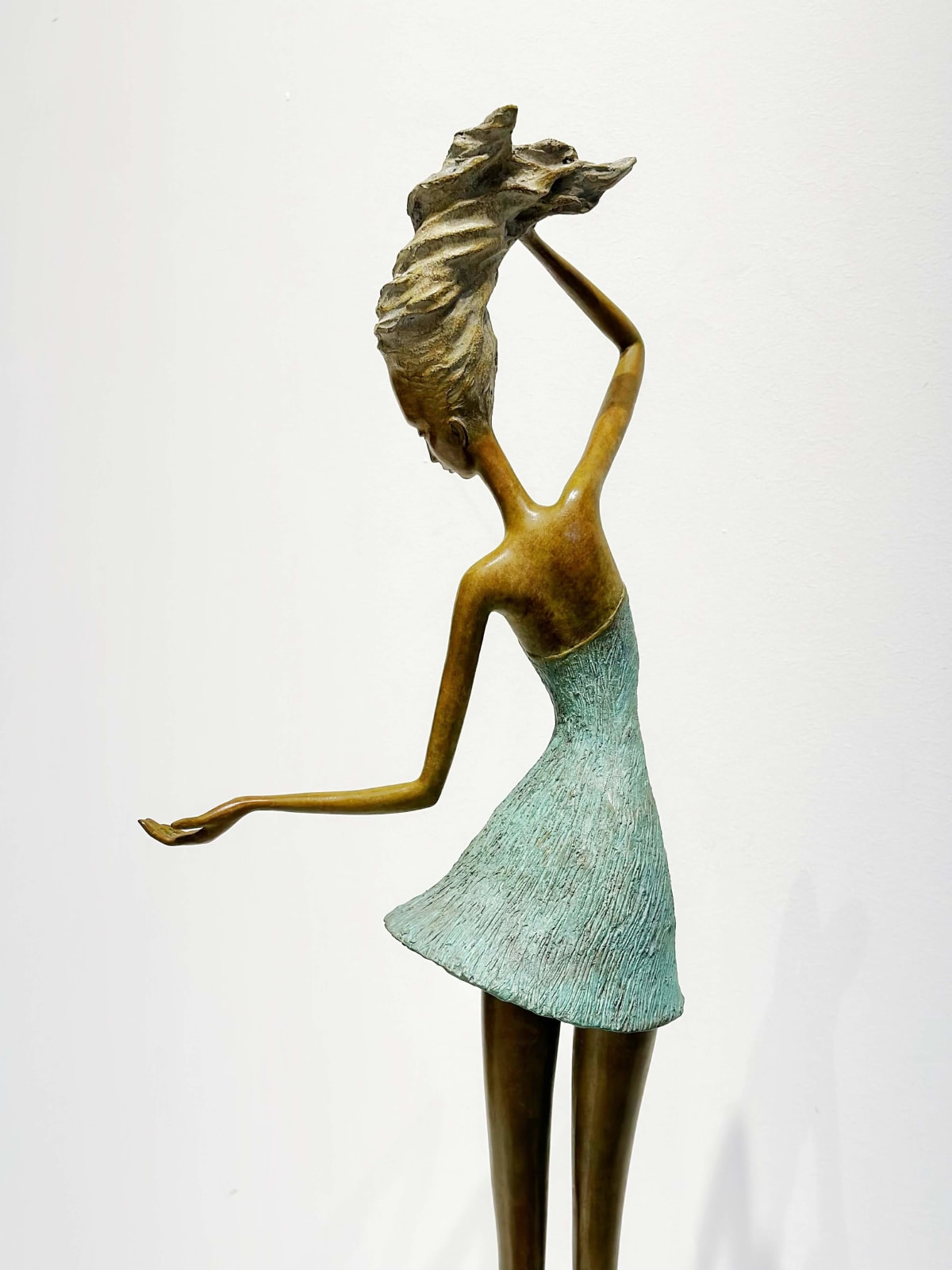 dans koningin hedwige leroux mooi en fijn hedendaags bronzen beeld van dansende vrouw kunstgalerij brussel