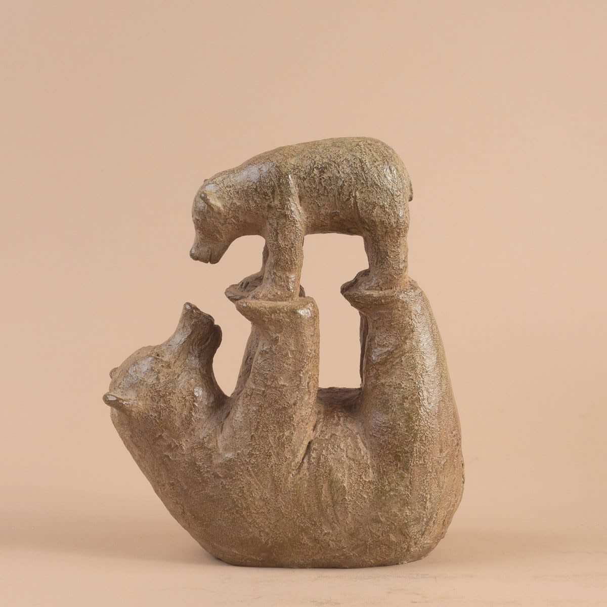 Spiele Sophie Verger schöne Bärenskulptur Tierskulptur Bronzeskulptur kleiner Braunbär springt aufeinander und spielt zusammen Art Yi-Galerie Brüsseler Kunstgalerie