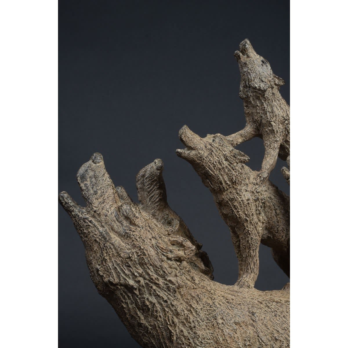 refrein wolf zing naar de maan wolf familie wolf sculptuur wolf collectie hedendaagse dierensculptuur in brons sophie verger art yi kunstgalerij brussel