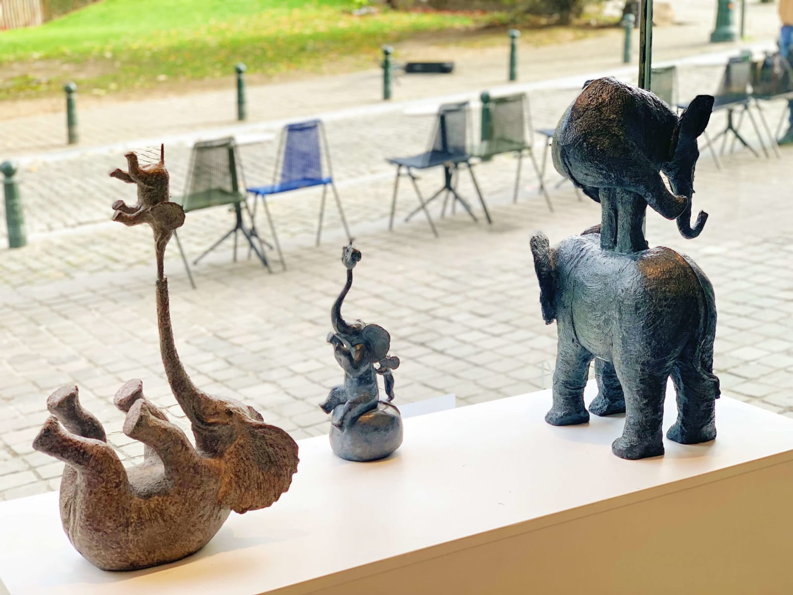 fun cute and happy elephant contemporary bronze sculpture garden interior design sophie verger art gallery brussels