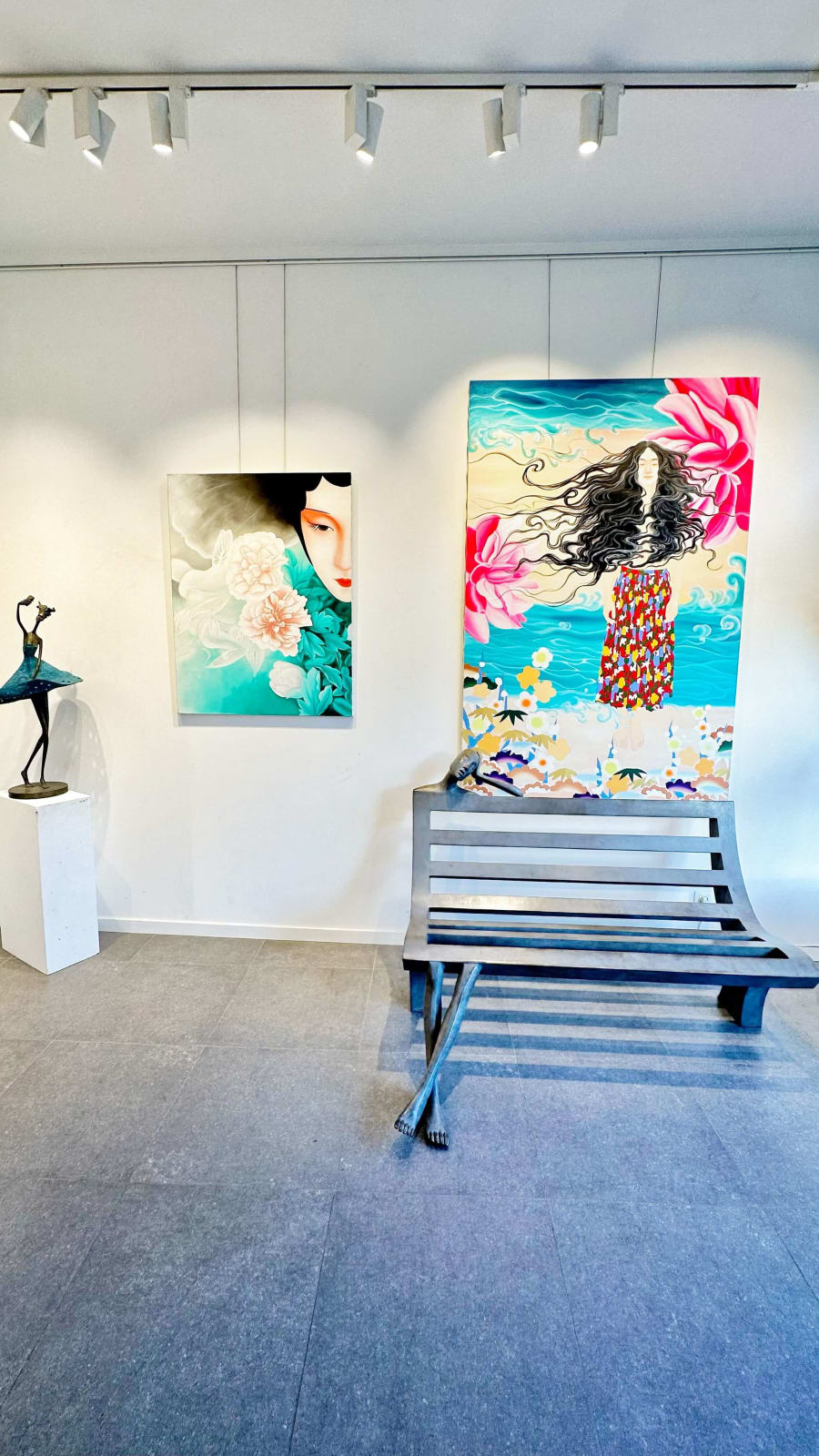 jade wang jojo chinese contemporary painting flower oil painting peking opera chinese woman blue dress sculpture isabel miramontes garden sculpture art yi brussels art gallery