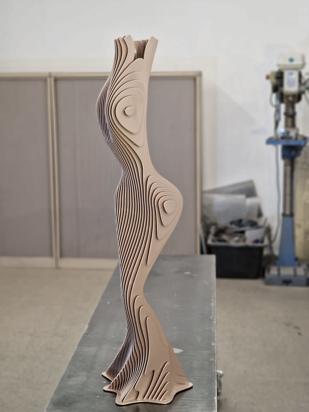 Krysty jean paul kala contemporary sculpture a standing woman sculpture garden sculpture art garden design metal art Art Yi figurative sculpture art gallery in brussels