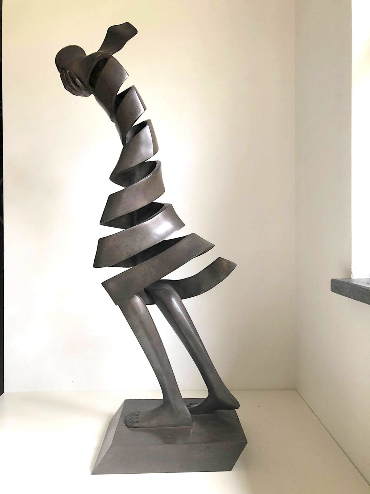 Grand vent sculpture sculpture contemporaine Isabel Miramontes Galerie Art Yi Galerie d'art bruxelloise