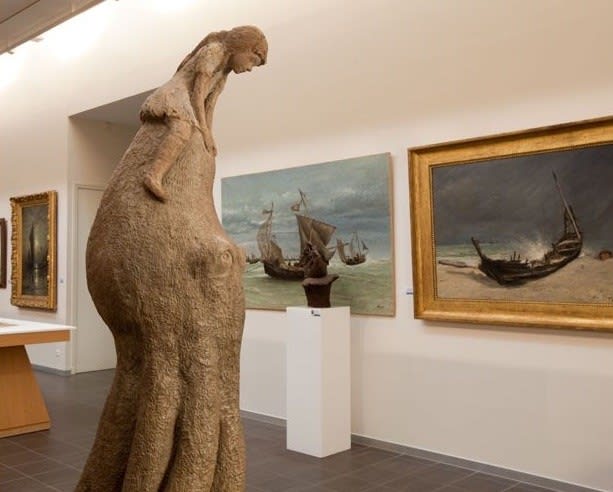 Am Strand von Berck Sophie Verger Tierskulptur Oktopusskulptur Mädchenskulptur Gartenskulptur Tourskulptur zeitgenössische Skulptur Bronzeskulptur Art Yi Galerie Brüsseler Kunstgalerie