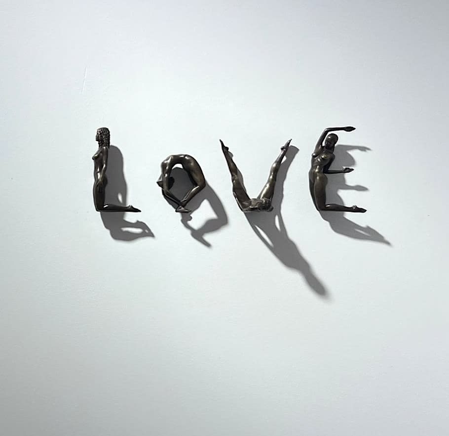 Sculpture letter LOVE by Marc de Corte contemporary bronze sculpture sculpture phrase poem word personalized at the Art Yi gallery in Brussels