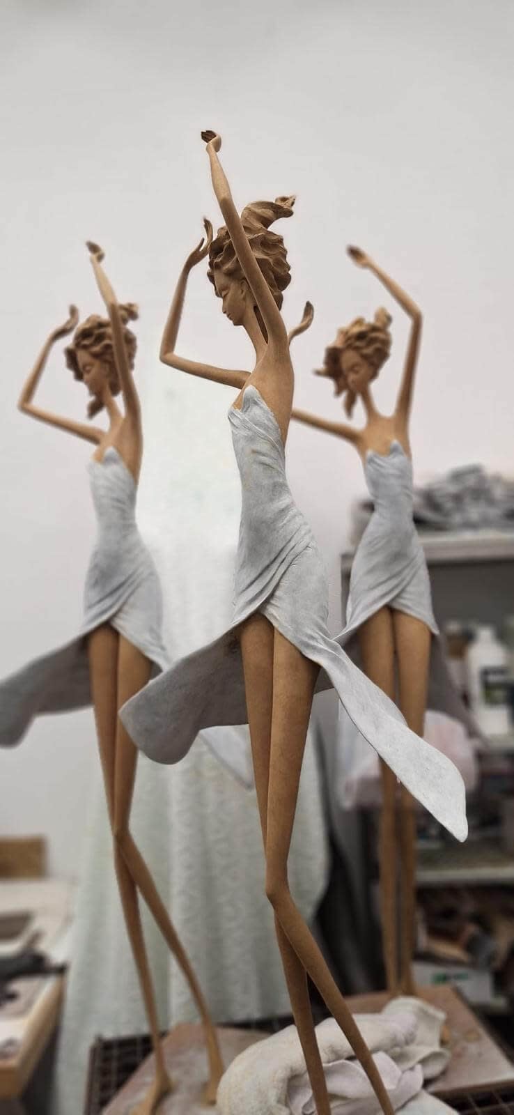 Moonlight dancing girl sculpture of Hedwige Leroux contemporary bronze sculpture dancer woman sculpture a girl in a green dress dancing freely Art Yi gallery in Brussels