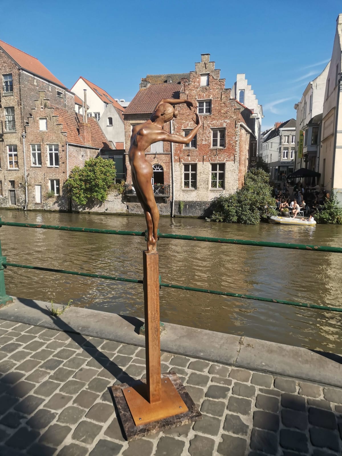 Als ik de makkelijke weg kies, Marc de Corte dansende vrouw sculptuur meisje sculptuur koppel dans sculptuur naakt menselijke sculptuur tuinsculptuur bronzen sculptuur hedendaagse sculptuur Art Yi-galerij Kunstgalerij Brussel