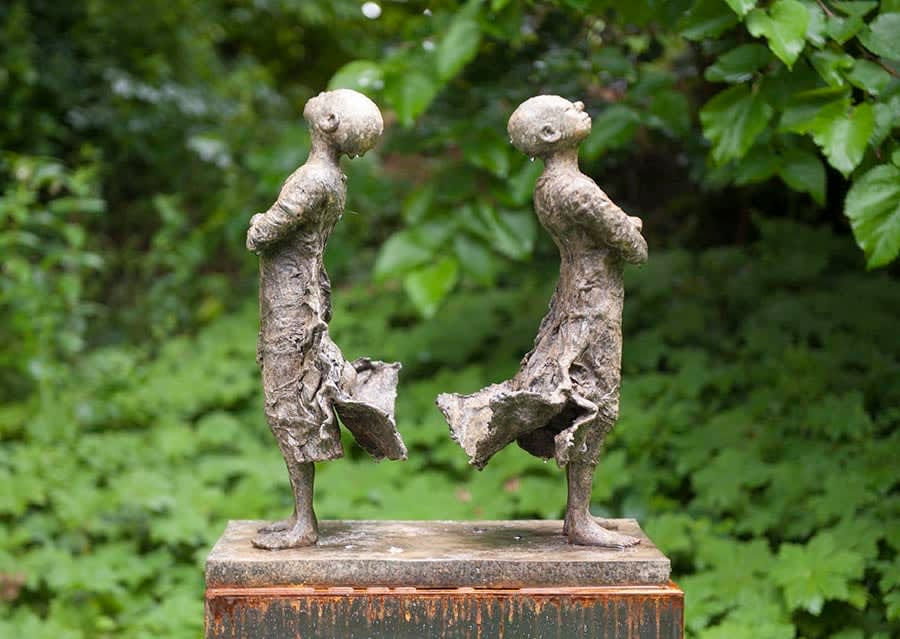 circle lieven d'haese contemporary bronze sculpture of two boys standing in the wind child sculpture childhood dream Art Yi art gallery in brussels