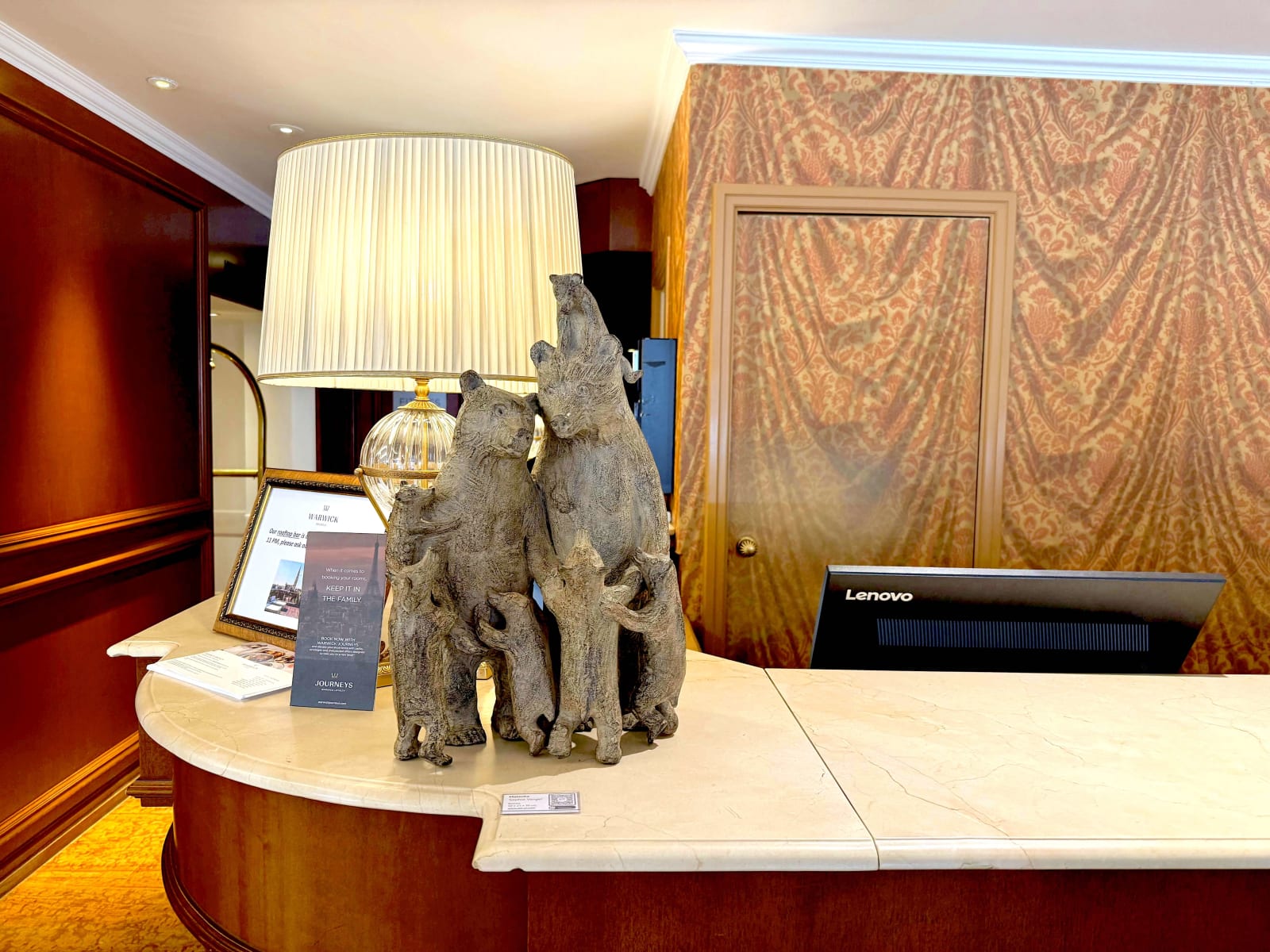 Malanka schattig en schattig dier familie hedendaagse bronzen beer sculptuur sophie verger