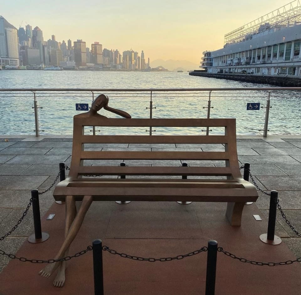 Daydream bench chair abstract contemporary bronze garden sculpture monumental sculpture isabel miramontes garden decoration design swimming pool chair art yi gallery brussels