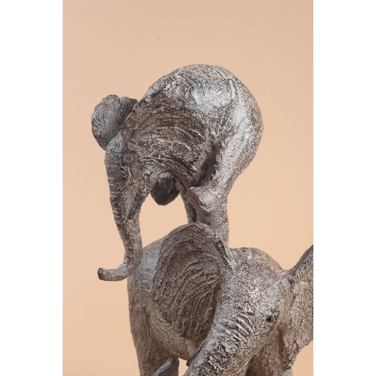 Playing leapfrog Sophie Verger lovely elephant sculpture animal sculpture bronze sculpture happy elephant jumping on each others's back and play together Art Yi gallery Brussels art gallery