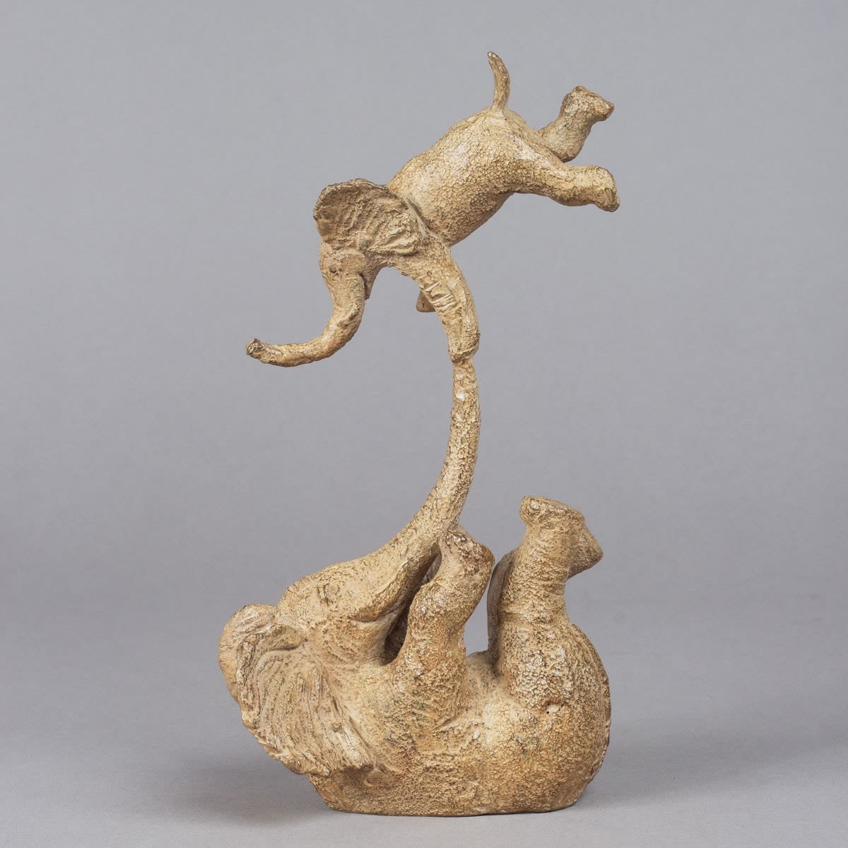 Nieuwe zitstok Sophie Verger olifantensculptuur bronzen kunst hedendaagse dierensculptuur Art Yi-galerij Kunstgalerij Brussel
