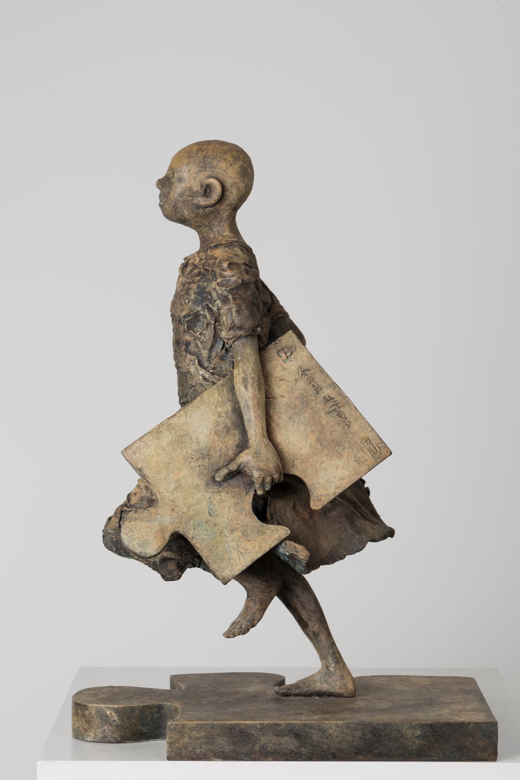 The missing link lieven d'haese contemporary bronze sculpture a boy sculpture puzzle sculpture Art Yi child sculpture childhood dream art gallery in brussels garden sculpture art garden design