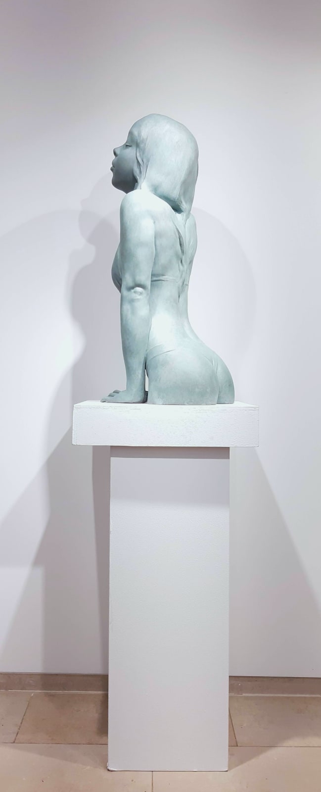 De manier waarop ik groei Marc de Corte zwemmende vrouw sculptuur zwem sculptuur zwemmeisje sculptuur sculptuur tuin sculptuur bronzen sculptuur hedendaagse sculptuur Kunst Yi galerie Brusselse kunstgalerie