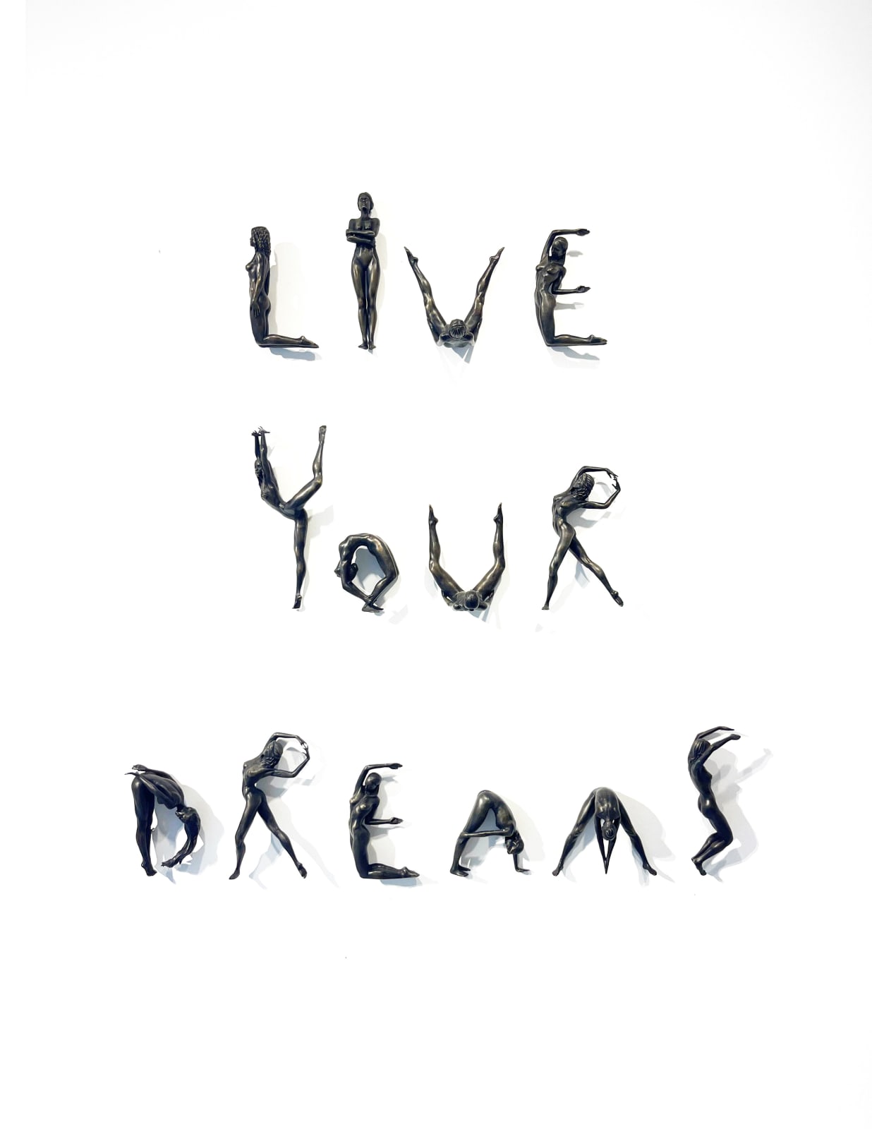 live your dream letter sculpture of Marc de Corte contemporary bronze sculpture personalized phrase poem word sculpture at Art Yi gallery in Brussels