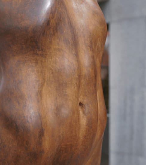 Shake it all off with me Marc de Corte dancing girl sculpture contemporary bronze sculpture naked dancing woman garden sculpture at Art Yi gallery in Brussels