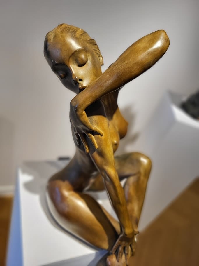 Pieces of me with me Marc de Corte dancing woman sculpture dance sculpture girl sculpture garden sculpture bronze sculpture contemporary sculpture Art Yi gallery Brussels art gallery