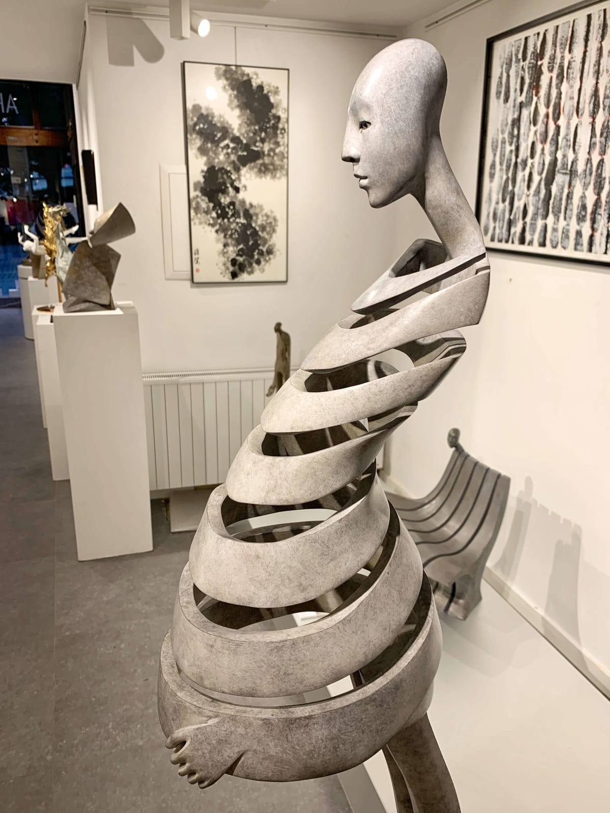 mimosa isabel miramontes sculpture of girl dancing white contemporary bronze sculpture garden sculpture interior design art yi art gallery brussels