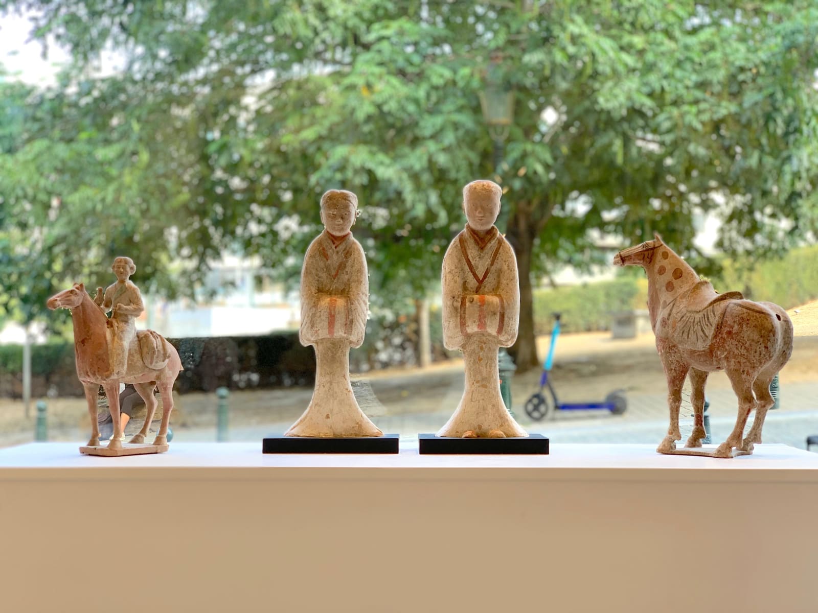 Chinese Antiques 中国古董, A Pair of Painted Pottery Figure