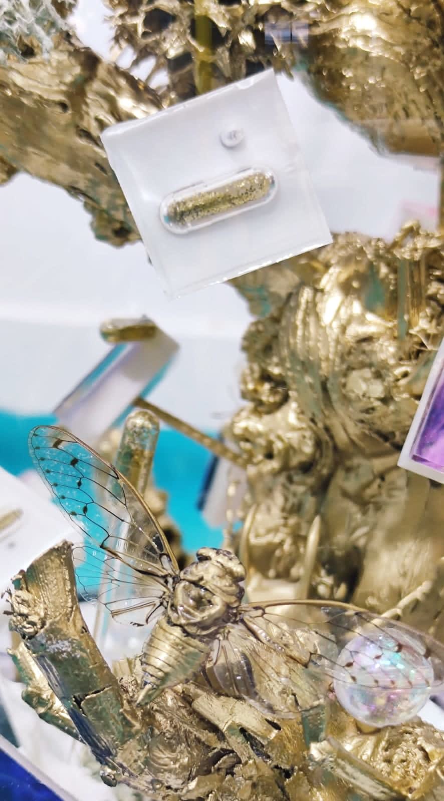 Vlindereffect ROD hedendaagse kunst muurinstallatie muurkunst witte muursculptuur harskunst moderne interieurkunst yi kunstgalerij brussel