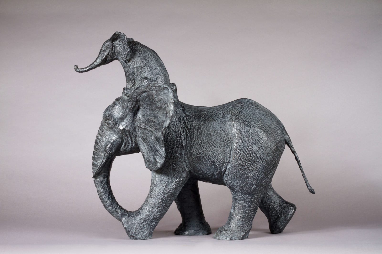 grand cornac sophie verger sculpture d'éléphant sculpture contemporaine en bronze jardin design d'intérieur sculpture animale art Galerie d'art Bruxelles Galerie d'art de Bruxelles