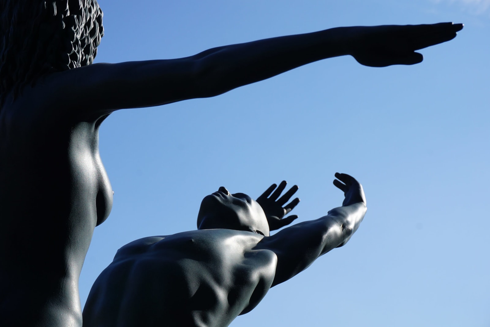 Before and after sculpture Marc de Corte couple sculpture dance sculpture woman sculpture man sculpture naked human sculpture garden sculpture bronze sculpture contemporary sculpture Art Yi gallery Brussels art gallery