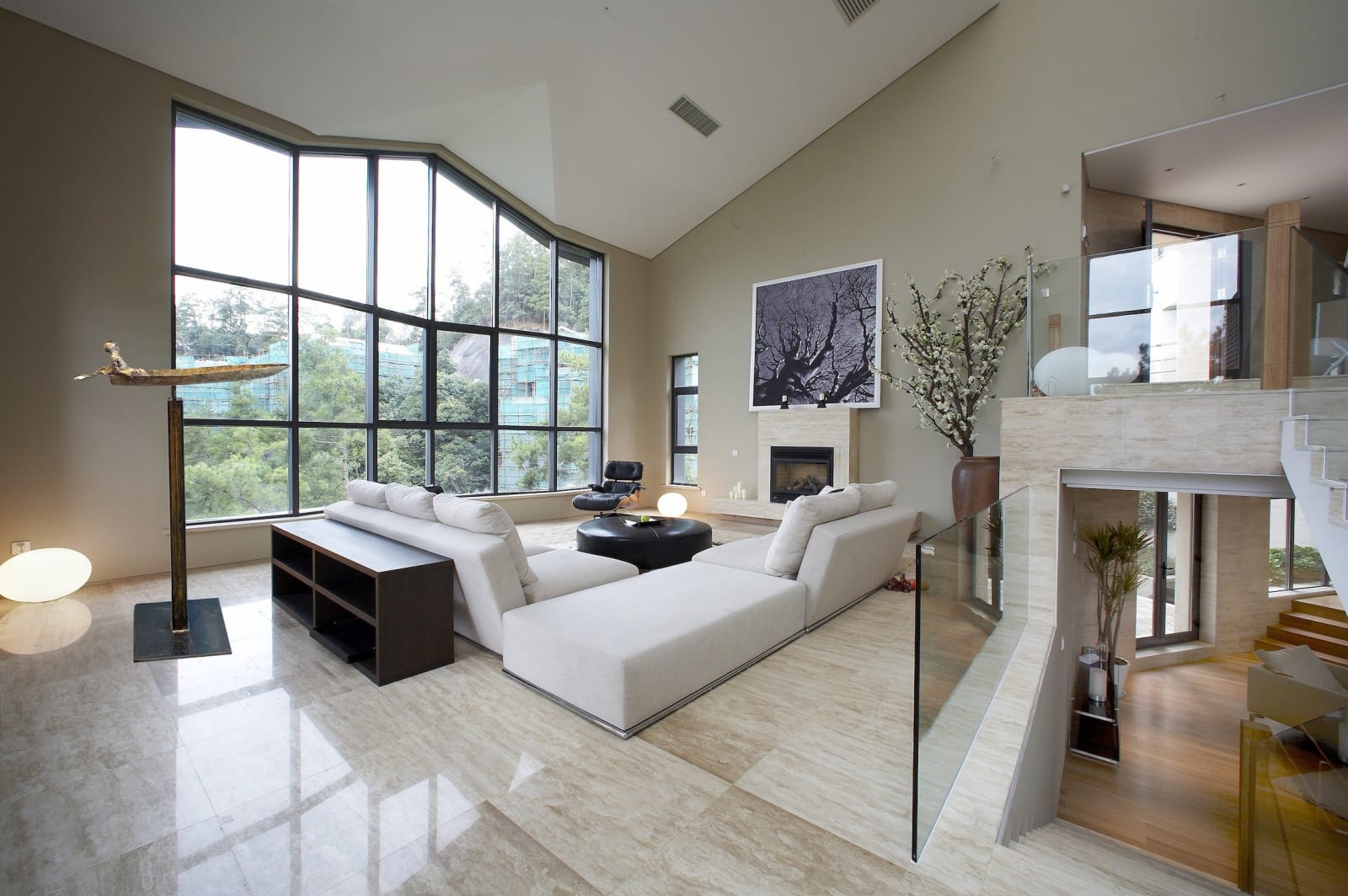 bijna etenstijd lieven d'haese hedendaagse bronzen sculptuur bootsculptuur kindersculptuur kinderdroom Art Yi kunstgalerie in brussel