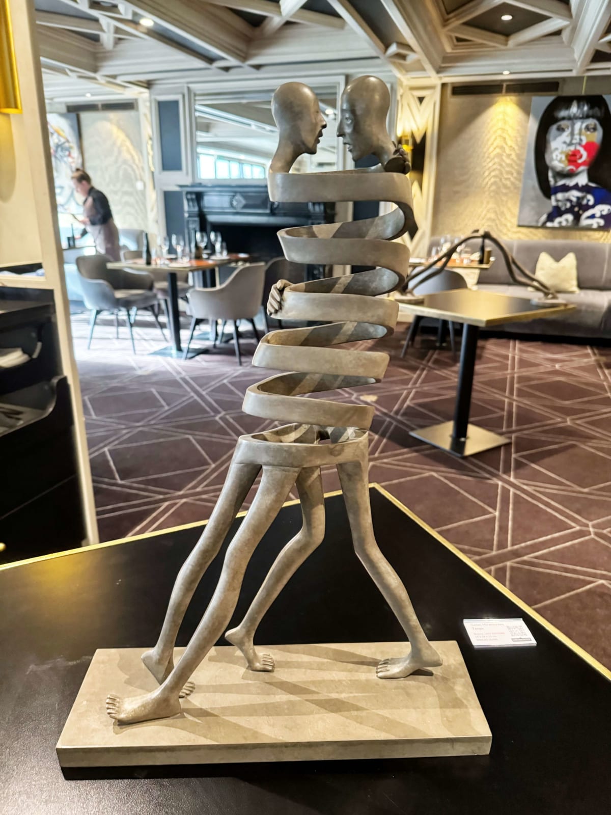 Tango-Tanzskulptur Isabel Miramontes Gartenskulptur Gartengestaltung Gartendekoration Kunst zeitgenössische Skulptur Bronzeskulptur Innenarchitektur im Hotel Barsey von Warwick Art Yi Galerie Brüsseler Kunstgalerie