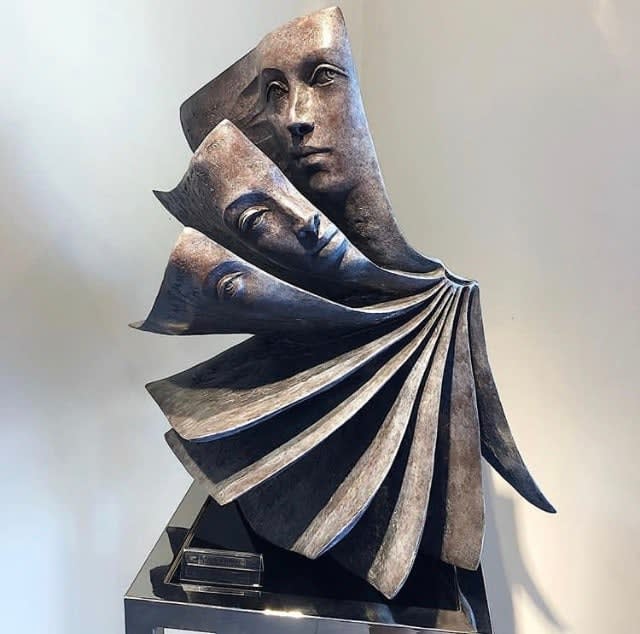 fall contemporary bronze sculpture face sculpture book sculpture paola grizi italian sculpture art yi brussels art gallery