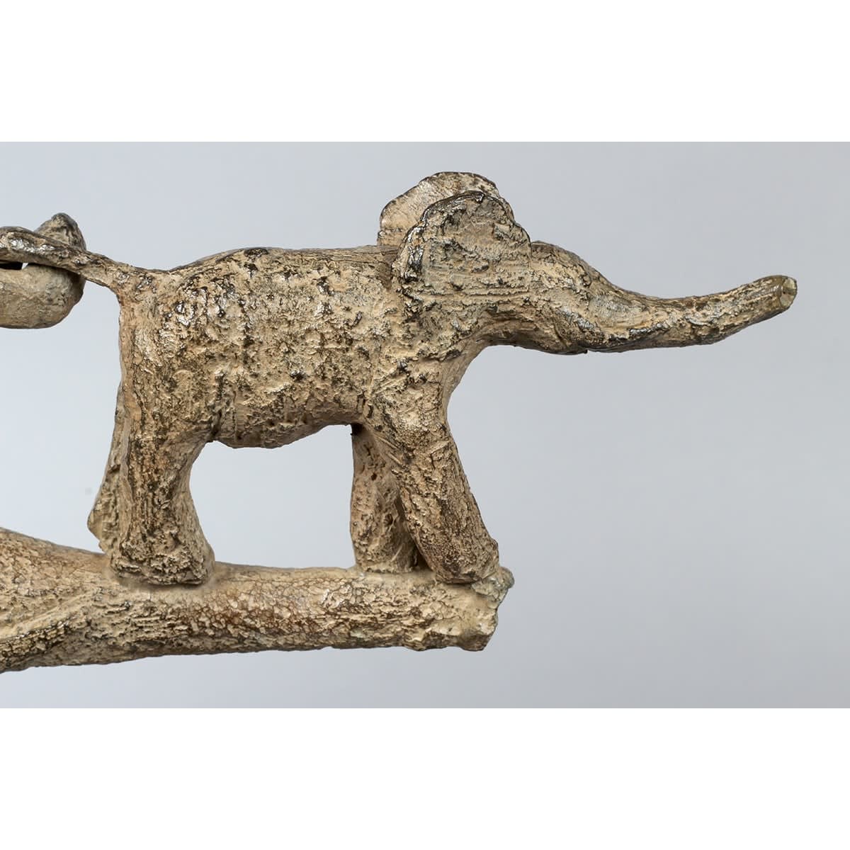 de heilige boot gelukkige olifant familie ouder en baby's op de boot van de krokodil hedendaagse bronzen sculptuur tuin interieur ontwerp sophie verger kunstgalerij brussel