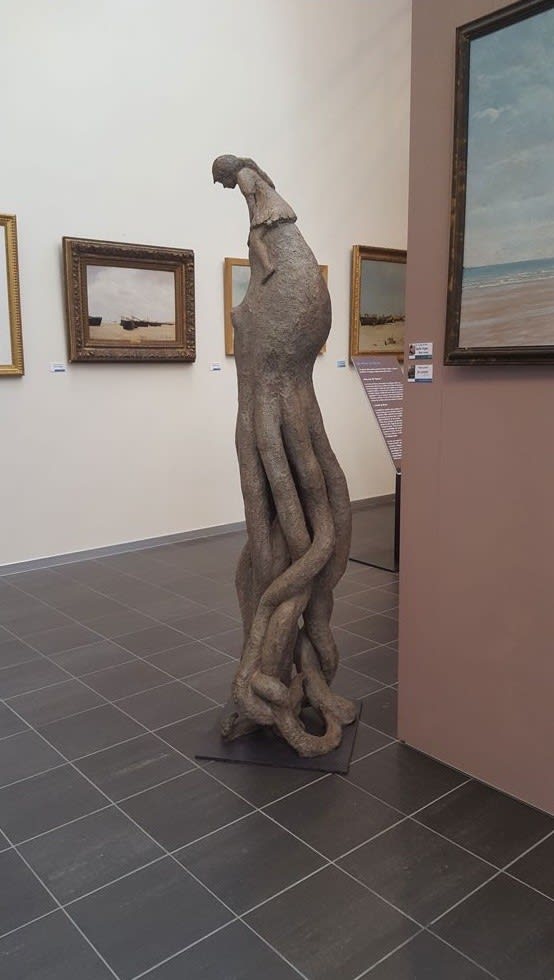 Op het strand van Berck Sophie Verger dierensculptuur octopussculptuur meisjessculptuur tuinsculptuur toursculptuur hedendaagse sculptuur bronzen sculptuur Art Yi-galerij Kunstgalerij Brussel