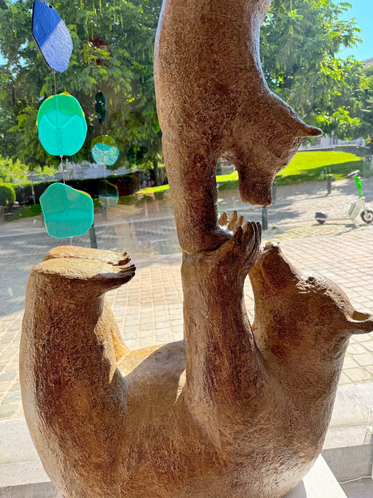 gros ours et son ourson sculpture monumentale d'ours collection d'ours sculpture de jardin sculpture animale contemporaine en bronze sophie verger art yi galerie d'art bruxelles