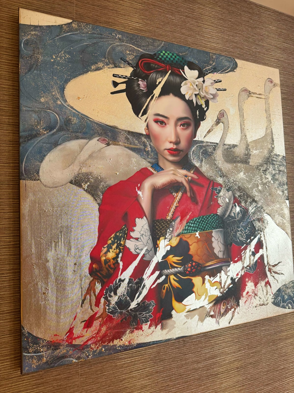 Gold und Wasser Damien Bassez schöne japanische Geisha Frau im Kimono zeitgenössische japanische figurative Malerei Art Yi Galerie Brüssel Kunstgalerie
