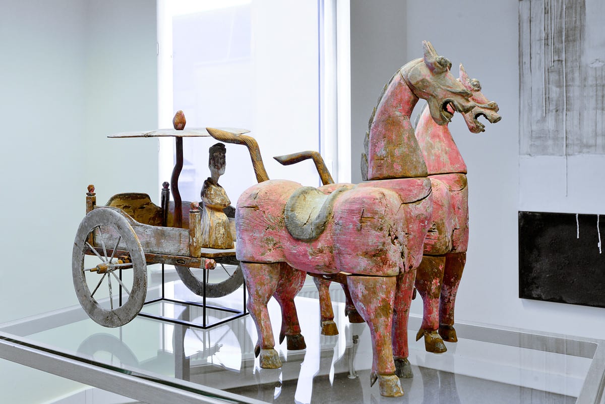 Chinese antiques Han dynasty dragon horse and wooden chariot Art Yi gallery Brussels art gallery