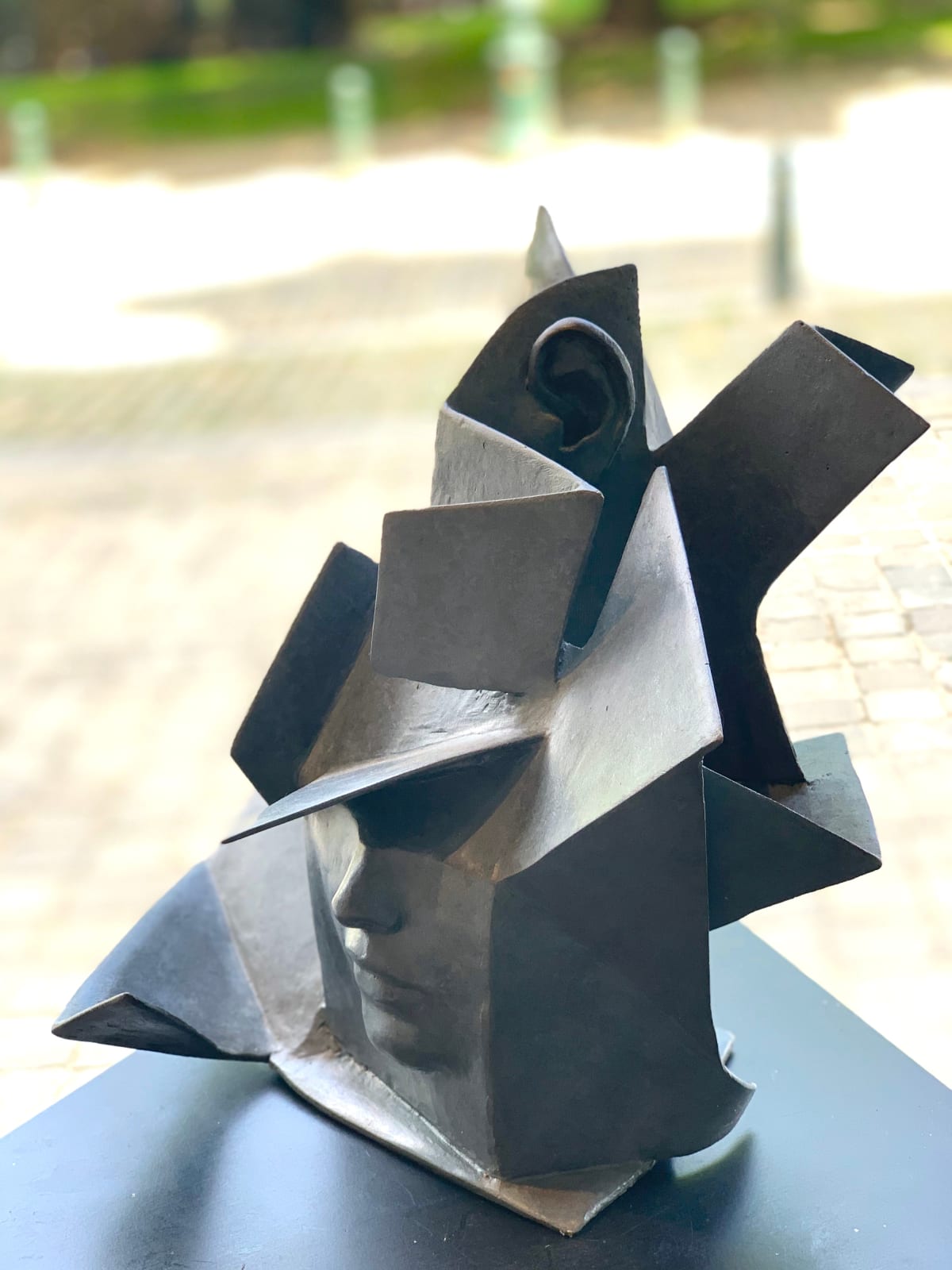 kubieke hedendaagse bronzen sculptuur gezichtssculptuur paola grizi italiaanse beeldhouwkunst art yi brusselse kunstgalerij
