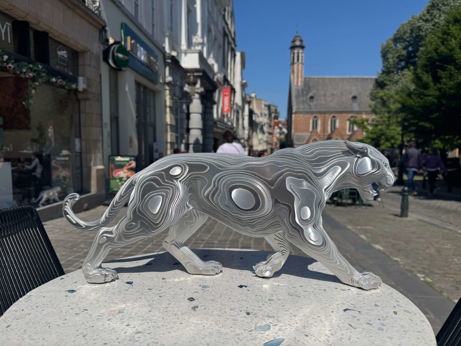 Pumaa leopard sculpture Jean Paul Kala contemporary animal sculpture at Art Yi gallery Brussels art gallery