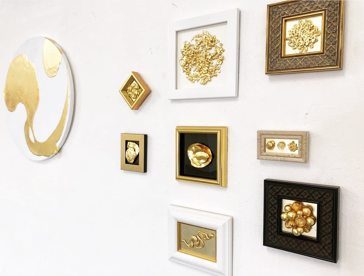Yuiko Rayka resin gold leaf contemporary art on the wall abstract art mixed media Art Yi Gallery Brussels art gallery