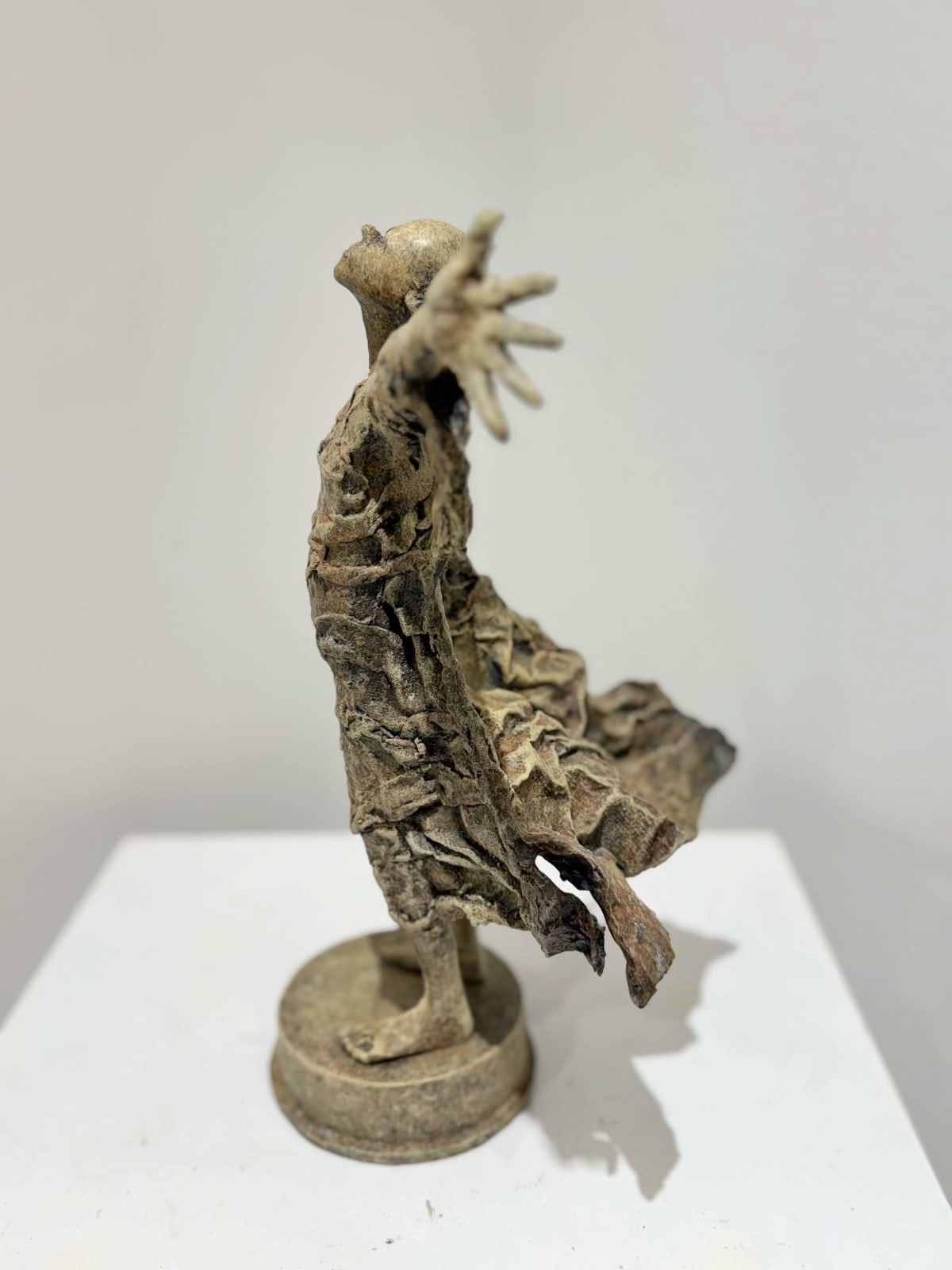 IIXV Lieven d'Haese contemporary bronze sculpture of a boy opening his arm against the wind to embrace a new adventure. A child's sculpture, a sculpture of childhood dreams. Art Yi art gallery in Brussels.