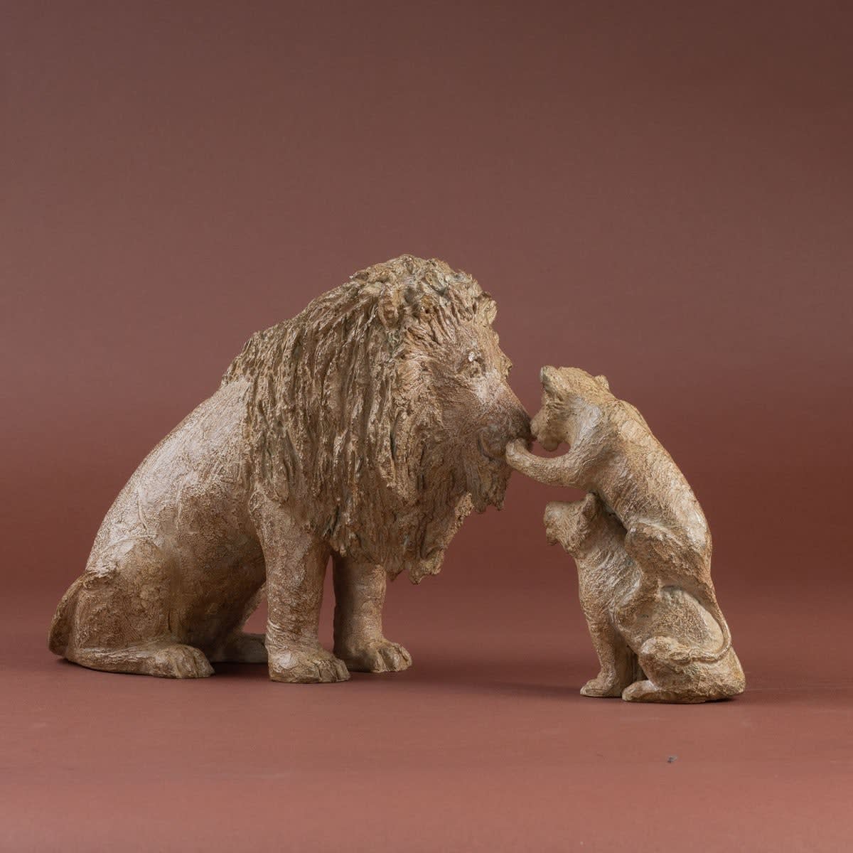 lion sculpture lion and the two cubs sculpture Sophie Verger lovely bronze sculpture animal sculpture contemporary sculpture Art Yi gallery Brusssels art gallery