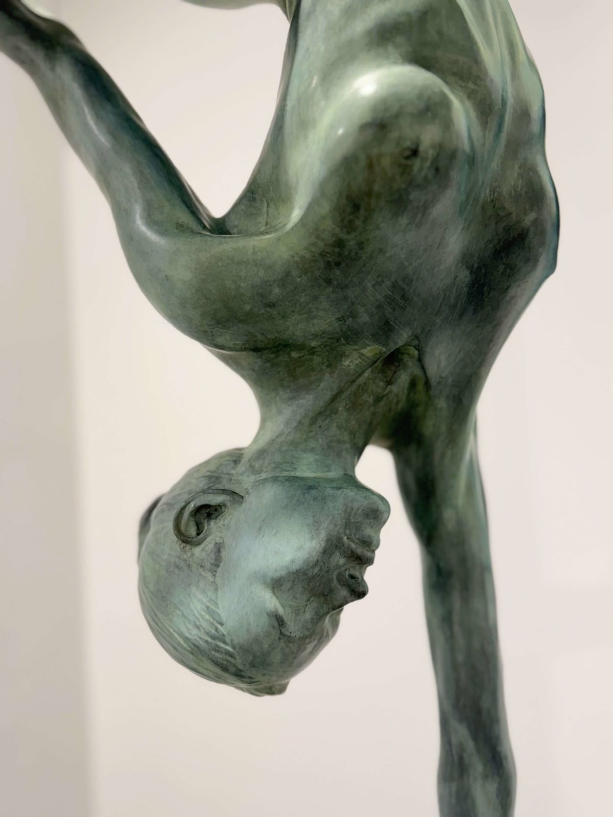 Freie Seinsweisen Marc de Corte Skulptur einer tanzenden Frau Skulptur eines Mädchens Skulptur eines tanzenden Paares Skulptur eines nackten Menschen Gartenskulptur Bronzeskulptur zeitgenössische Skulptur Art Yi-Galerie Brüsseler Kunstgalerie