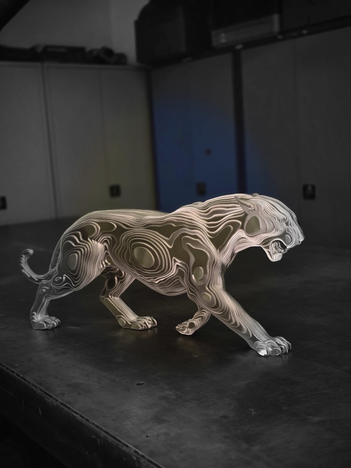 Furiosa luipaard dier hedendaagse beeldhouwkunst van Jean-Paul KALA