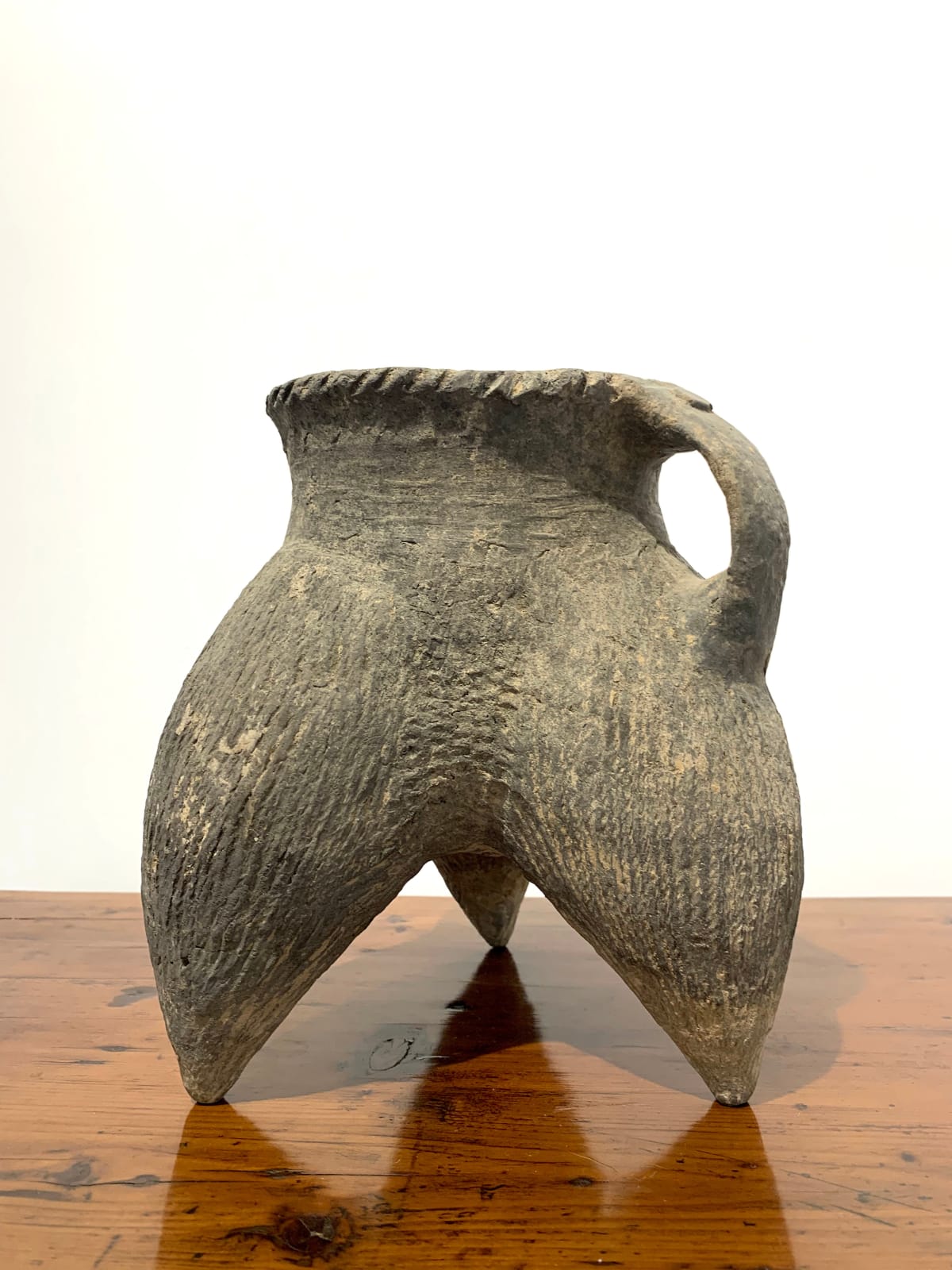 Neolithic Grey Tripod antiques