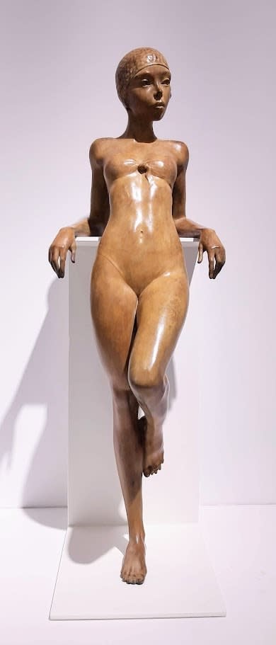 Je défends quelque chose Marc de Corte sculpture femme nageuse sculpture de natation sculpture fille de natation sculpture sculpture de jardin sculpture en bronze sculpture contemporaine Galerie Art Yi Galerie d'art de Bruxelles