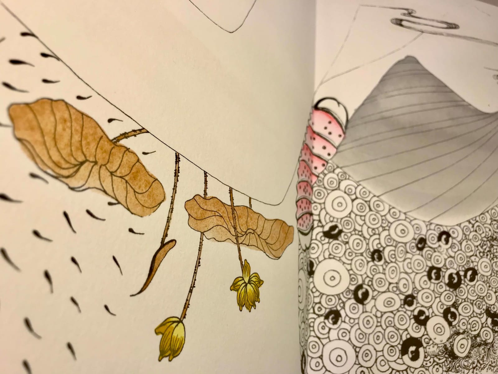 leporello long livre dans un rouleau de peinture à l'encre de chine wang jojo fine tirage contemporain aquarelle édition limitée collection d'art bruxelles galerie d'art art yi