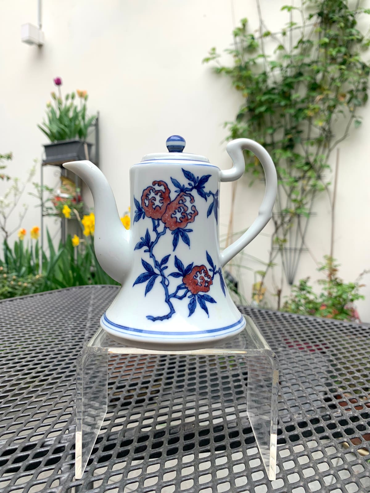 Qing Dynasty Style Blue and White and Red Underglaze Peony Teapot (Bottom signed 