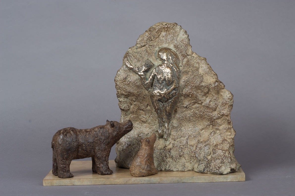 Prehistoric bear sculpture Sophie Verger animal sculpture bear collection contemporary sculpture two little bears visit a rock with painting of a prehistory woman art collection Art Yi gallery Brussels art gallery
