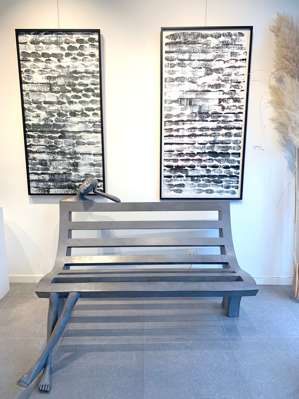 Daydream bankstoel abstract eigentijds brons tuinbeeld monumentaal beeldhouwwerk isabel miramontes tuindecoratie ontwerp zwembad stoel kunst yi galerij brussel