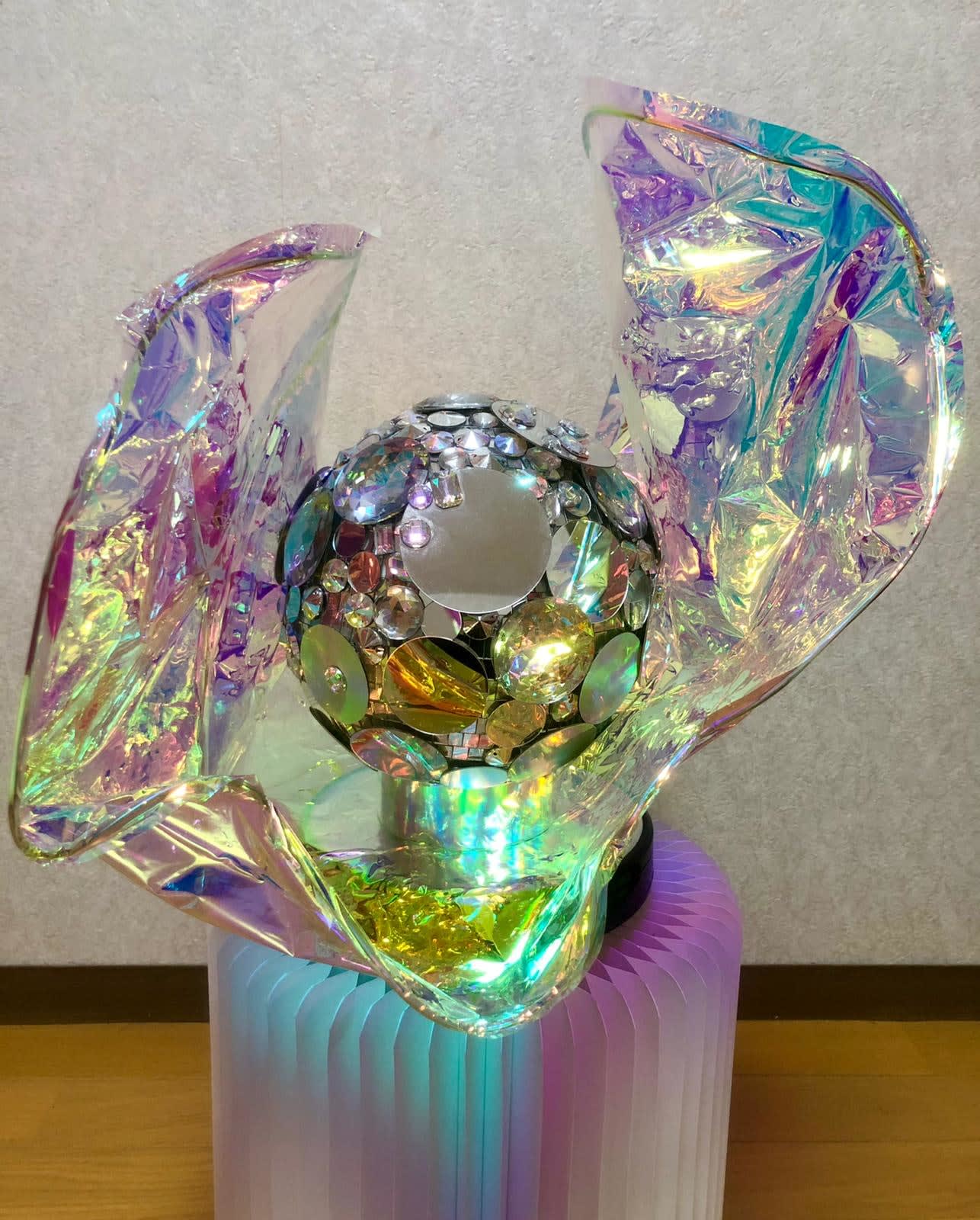 Selfvers kunst licht yuiko rayka roterend licht kunst hedendaagse installatiekunst interieur design japanse kunstenaar brussels kunstgallerij kunst yi