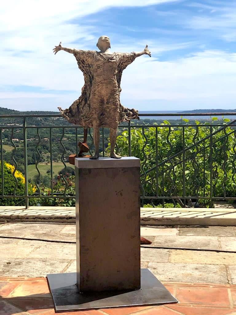 IIXV lieven d'haese contemporary bronze sculpture a boy opening up his arm against wind to embrace a new adventure child sculpture childhood dream sculpture garden sculpture garden art design Art Yi art gallery in brussels