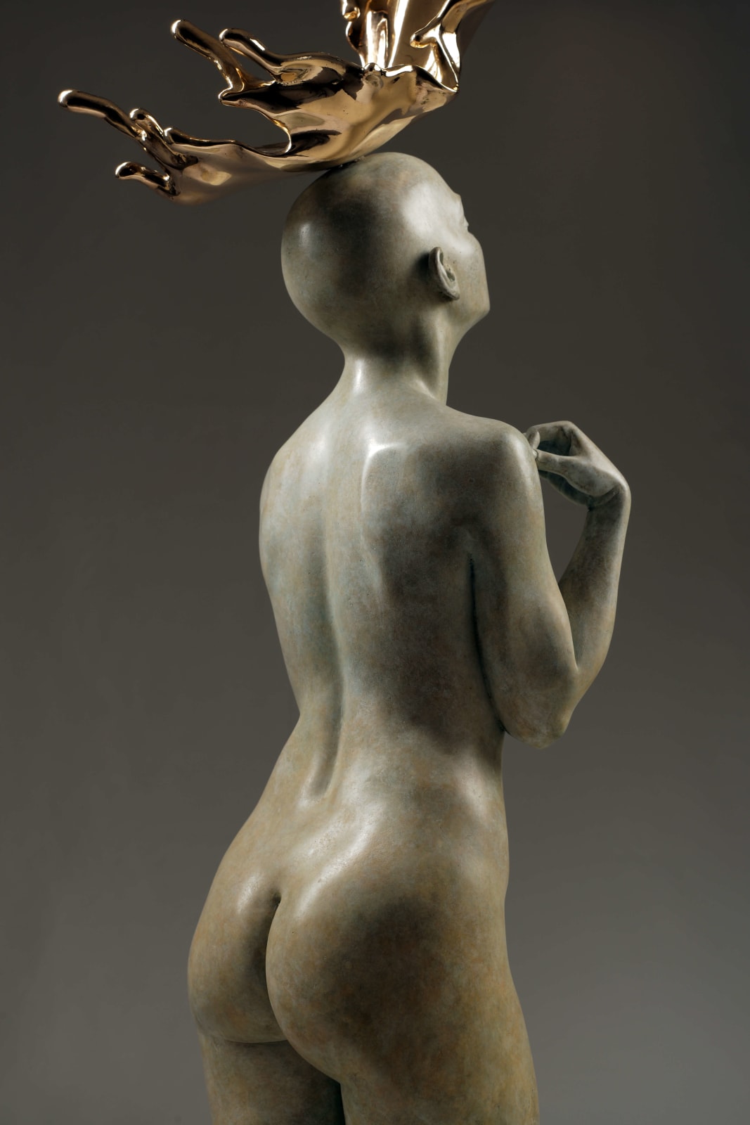 meditation contemporary bronze sculpture of Liang binbin beautiful woman cross the fingers and pray for wishes water art Art Yi gallery Brussels art gallery